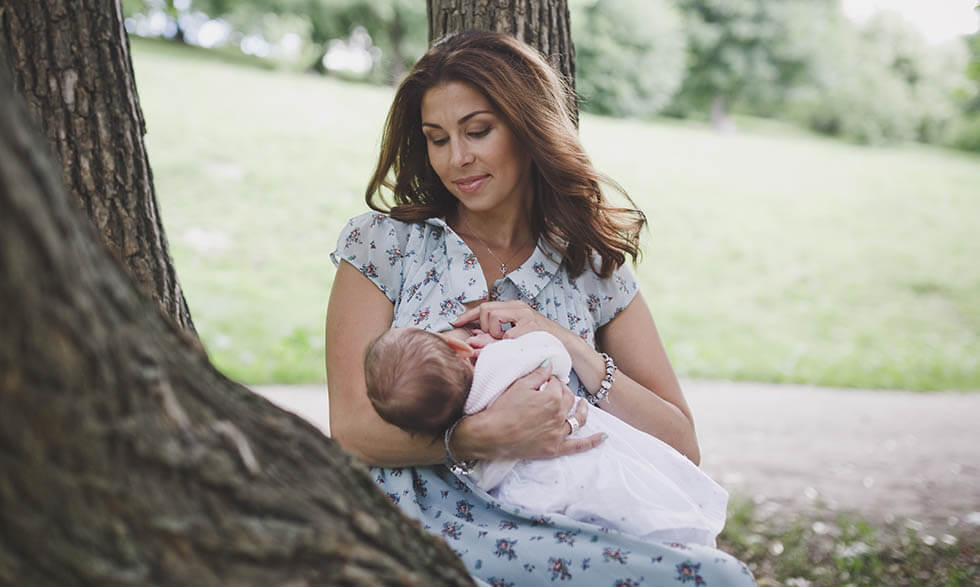 Women who have been pregnant or breastfed their babies may have a lower risk of early menopause. 